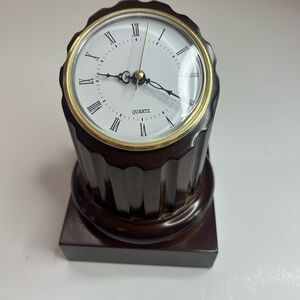 Vintage 1992 Bombay Company Cherry Wood Roman Column Desk Clock Japan Movement